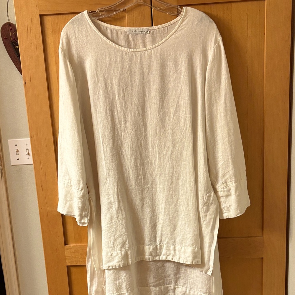 Cut Loose white Tunic Top, size L. Long sleeve.
